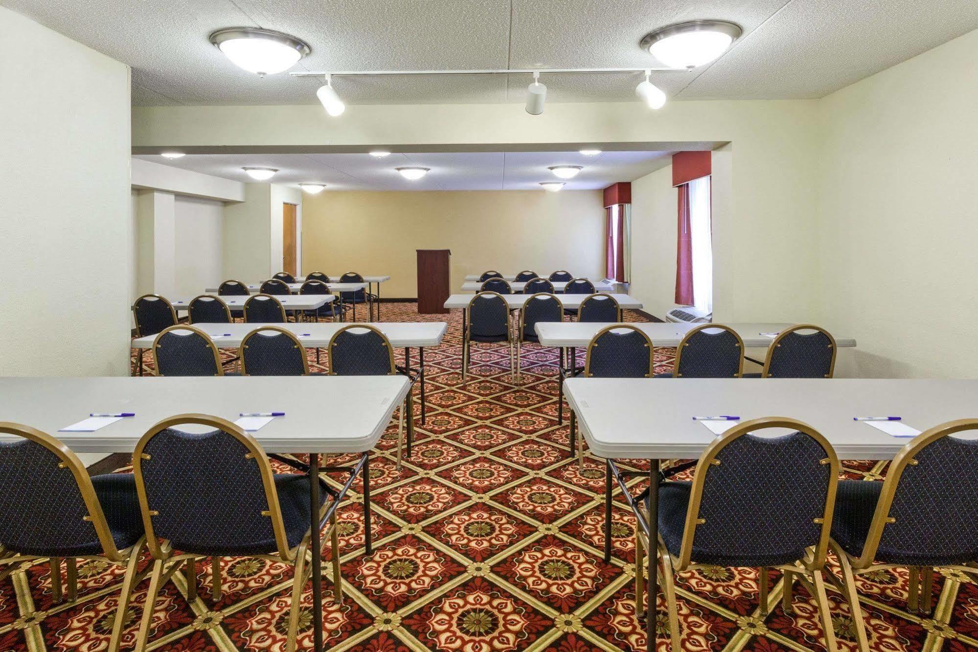فندق Baymont By Wyndham Southfield/Detroit المظهر الخارجي الصورة