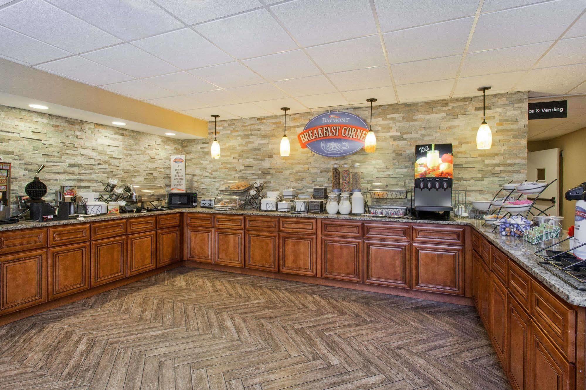 فندق Baymont By Wyndham Southfield/Detroit المظهر الخارجي الصورة