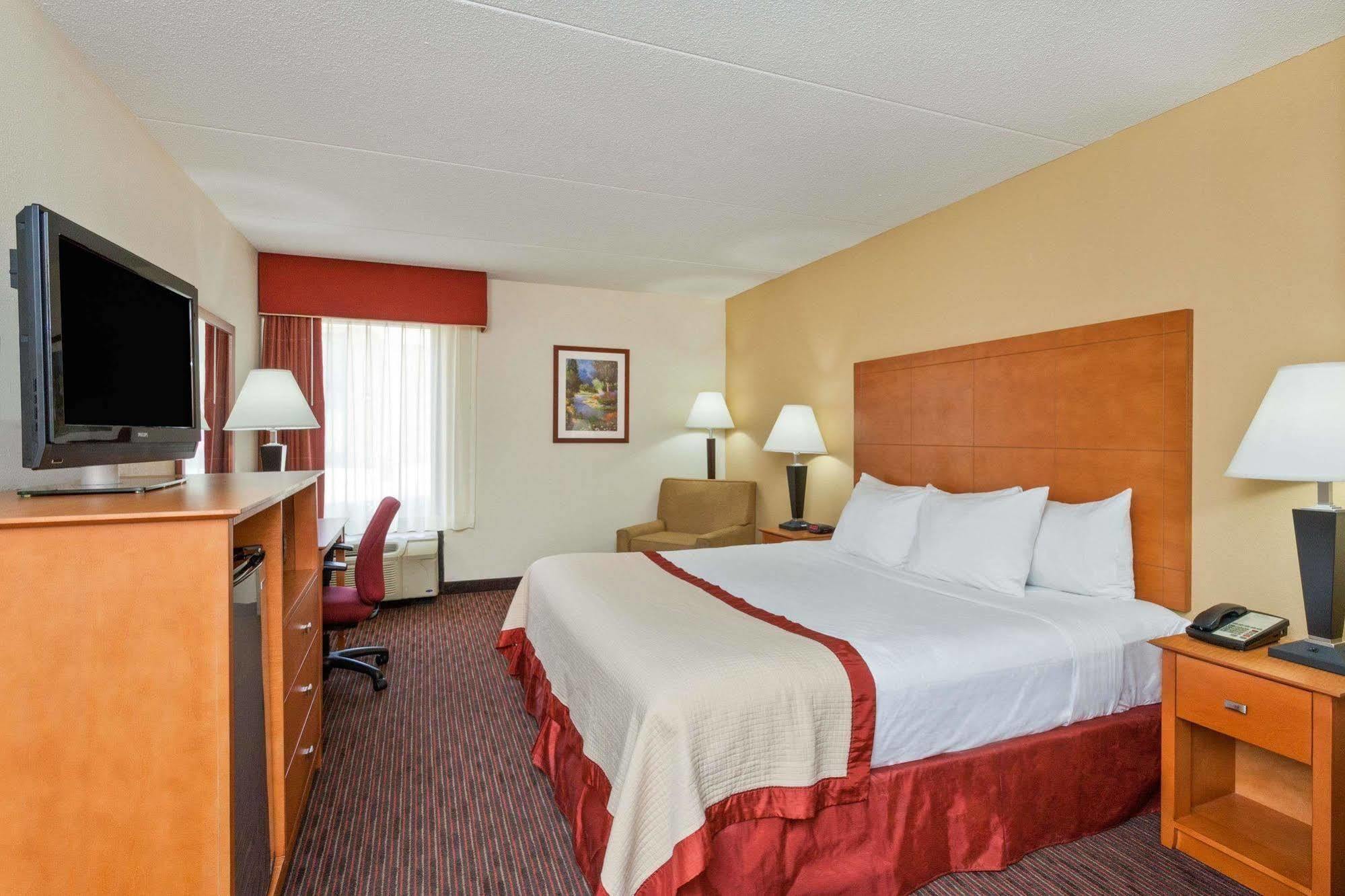 فندق Baymont By Wyndham Southfield/Detroit المظهر الخارجي الصورة